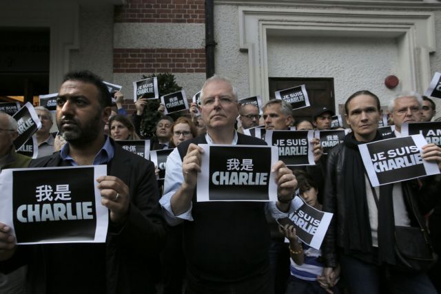 Μετά το αίμα, κάποιοι επιφυλάσσονται για την «προκλητικότητα» του Charlie Hebdo